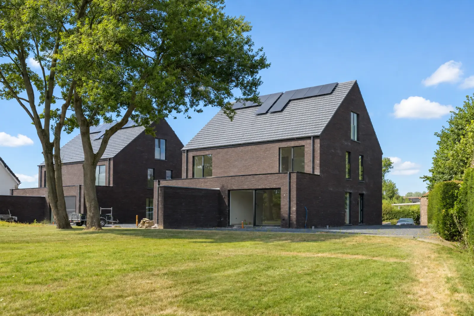 Achterkant huis tuin Lindehof
